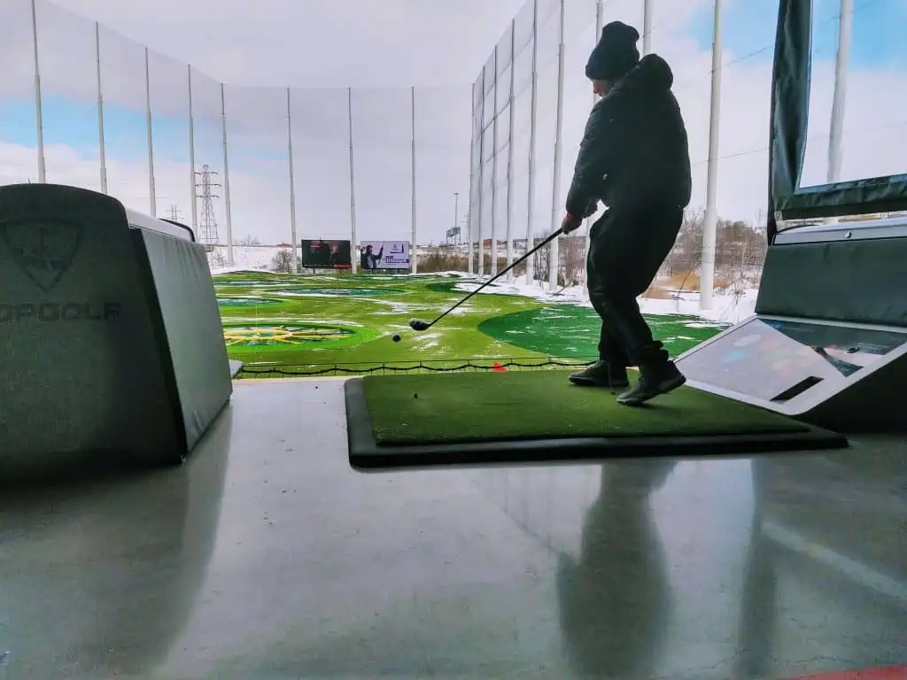 going-on-a-date-at-topgolf