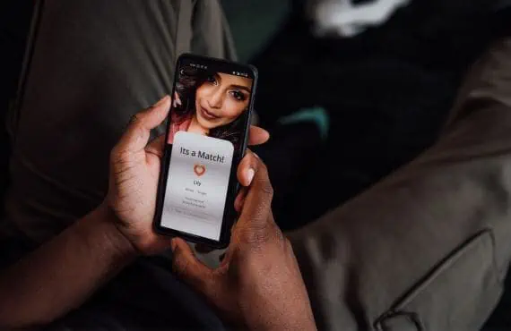 man using dating app